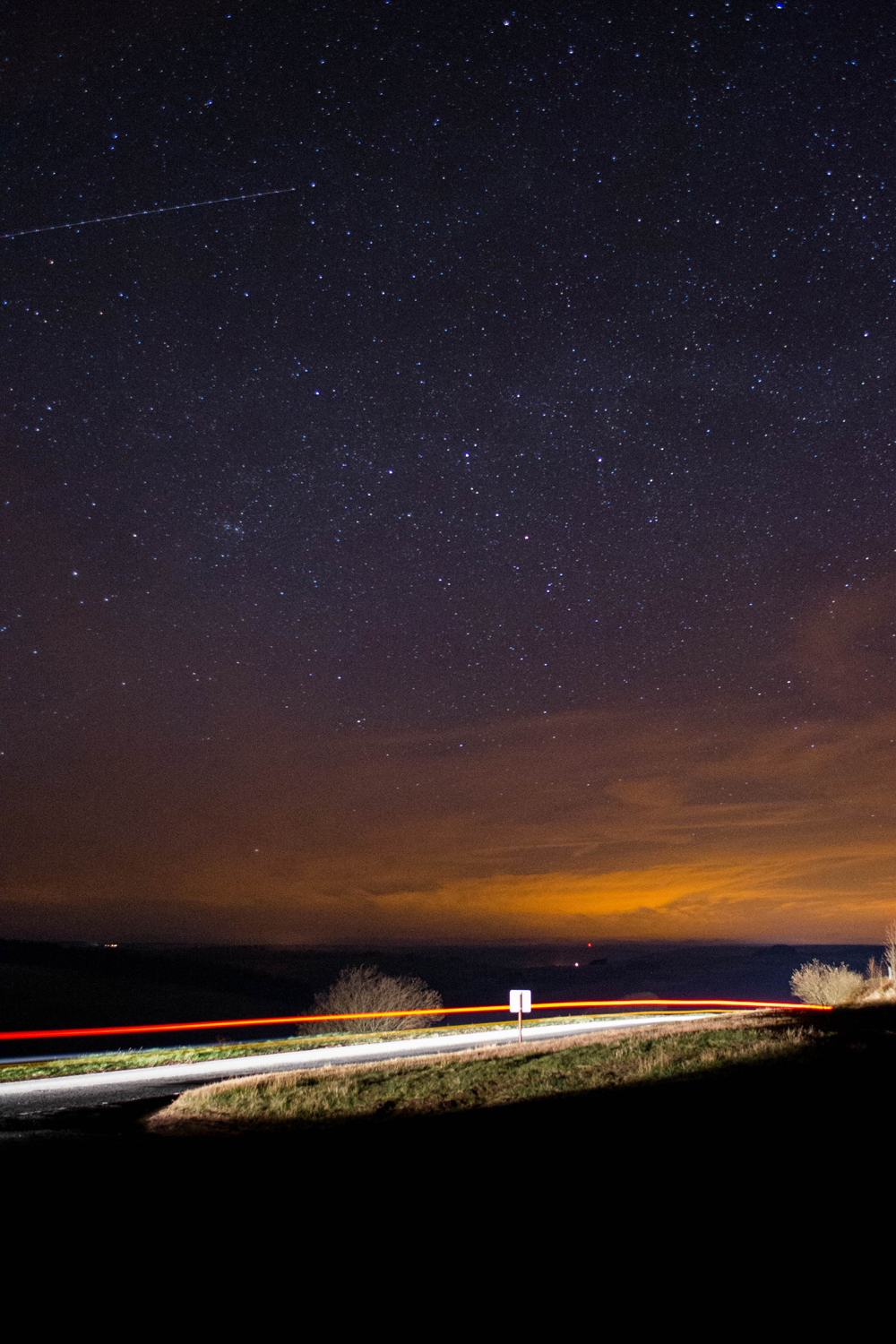Stargazer Snaps Gorgeous Night Sky Photo Over Welsh National Park